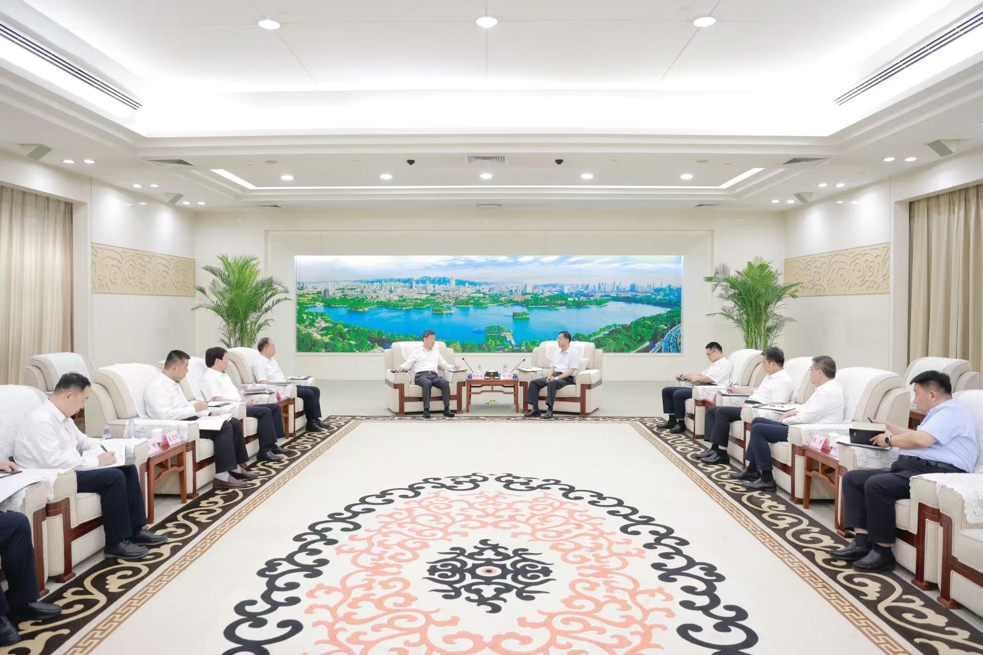 张晓海拜会济南市委书记刘强