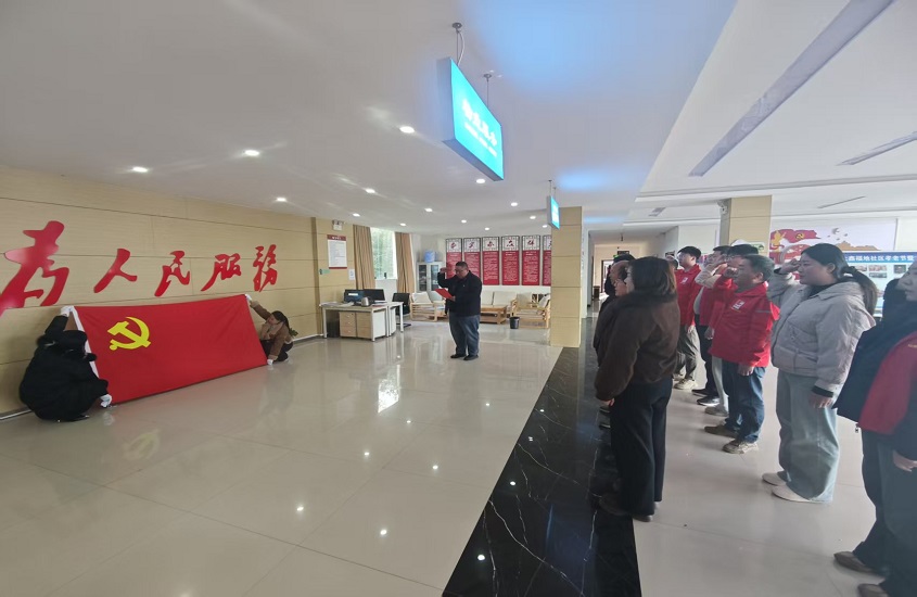 嵩县山金公司党委开展党员“双报到”活动 党建服务暖民心